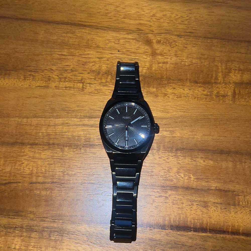 Fossil Everett Three-Hand Date
